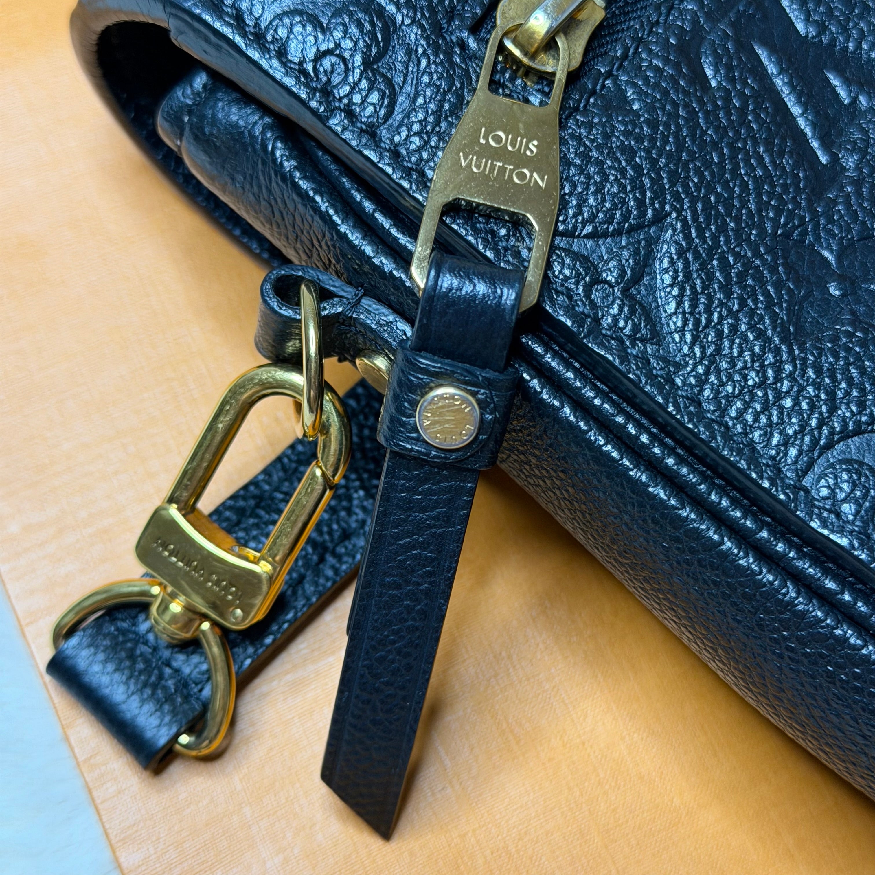Louis Vuitton Pochette Mètis Black Monogram Empreinte Leather Full Set 2019
