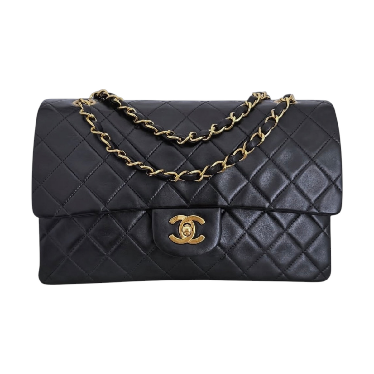 Mala Chanel Classic Vintage Medium Double Flap preta em pele acolchoada com ferragens banhadas a ouro da L'Héritage Du Luxe