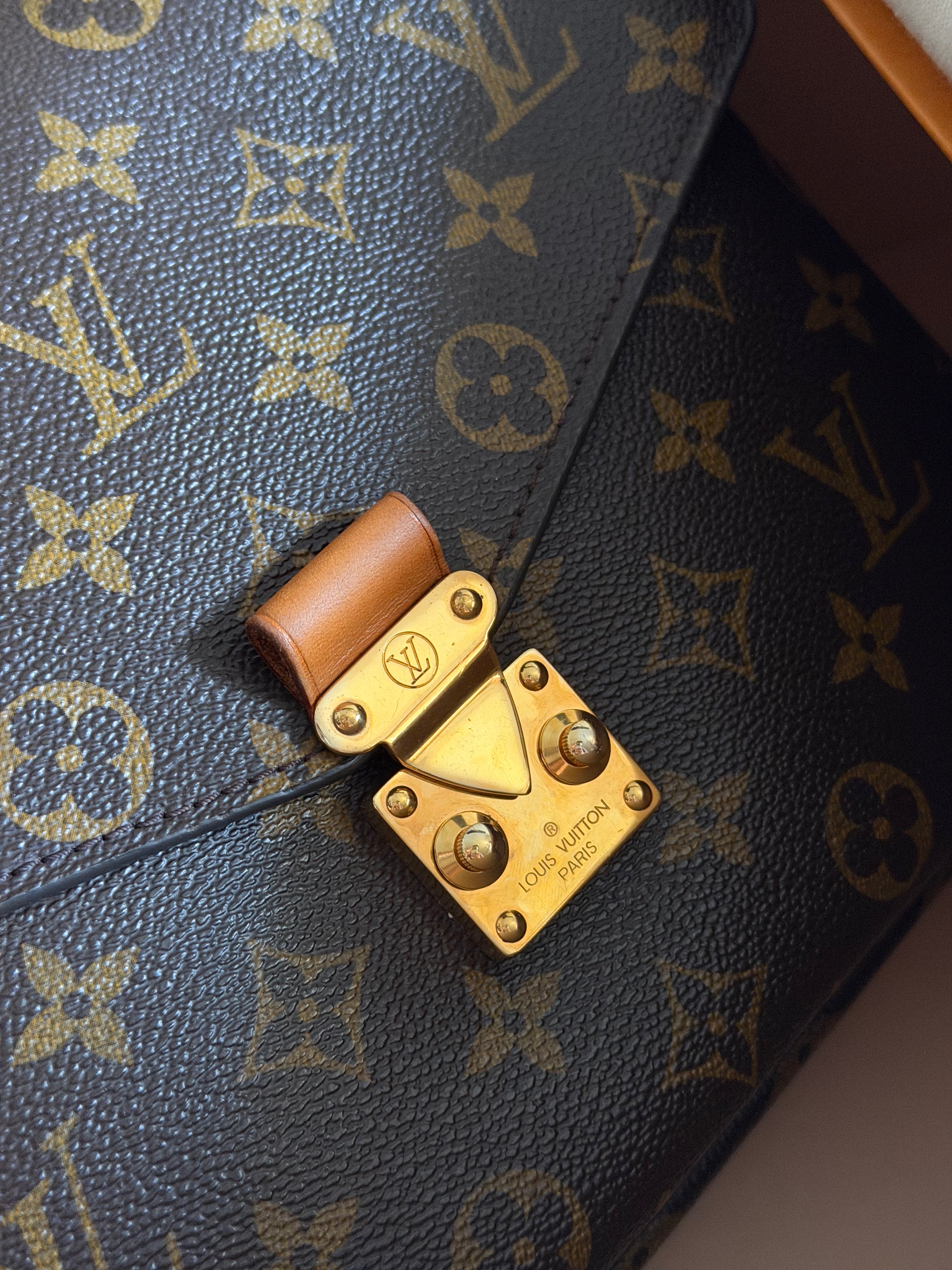 Louis Vuitton Pochette Mètis Full Set