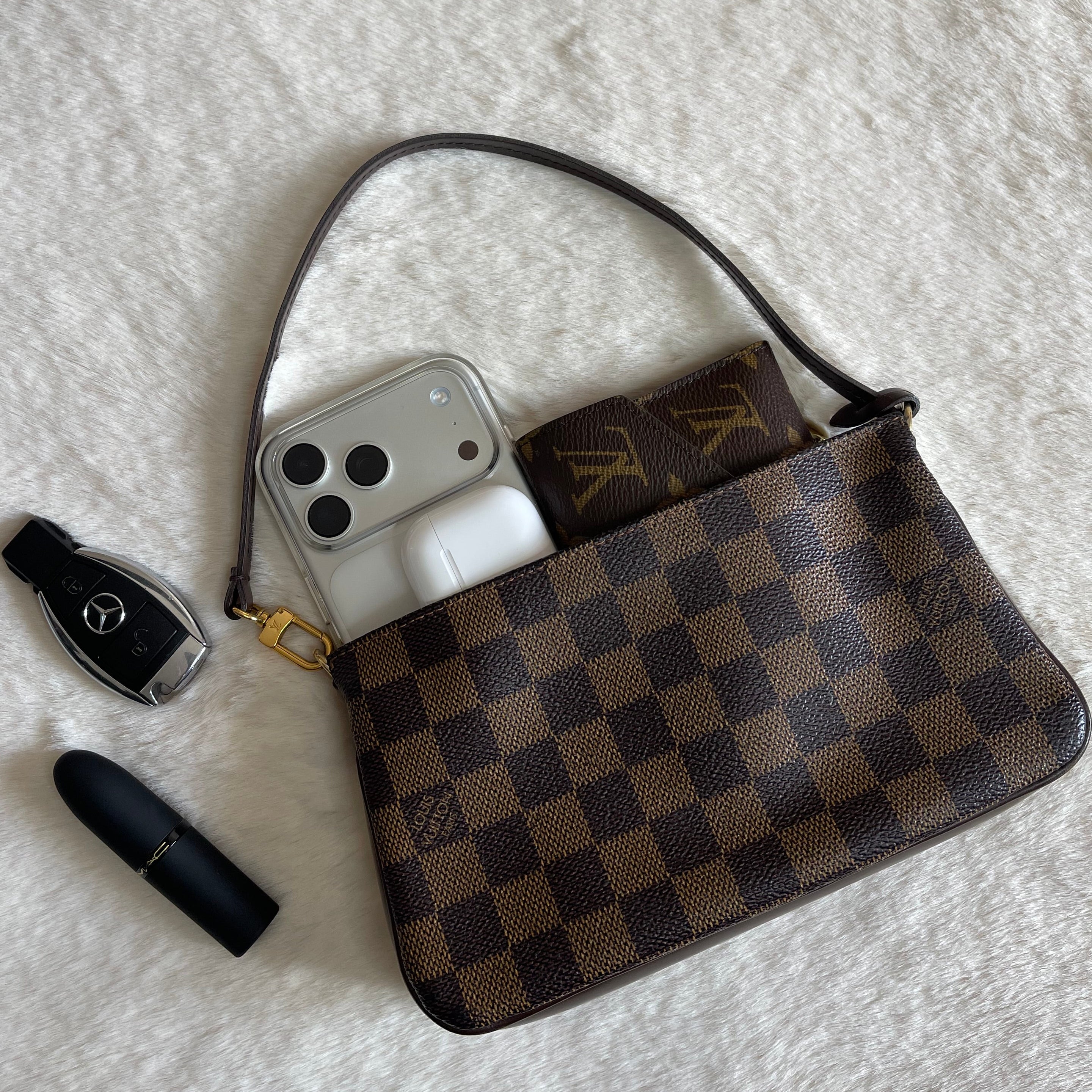 Louis Vuitton Pochette Navona Canvas Damier Ébène